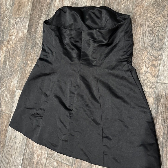 Elegant Y2K Black Strapless Dress - Picture 3 of 4